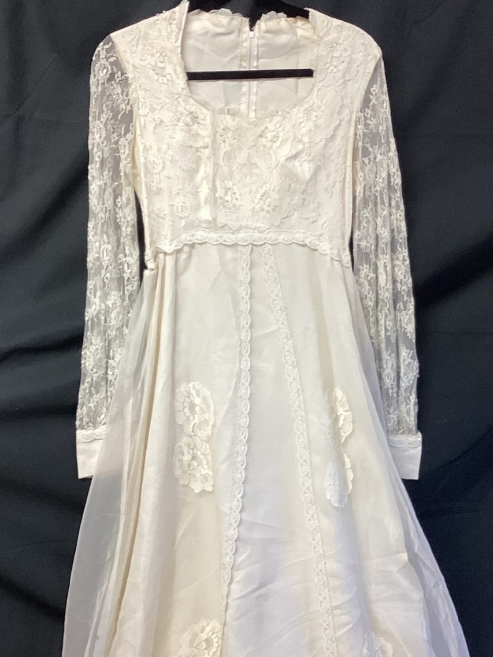 Vintage Ivory Lace Wedding Dress